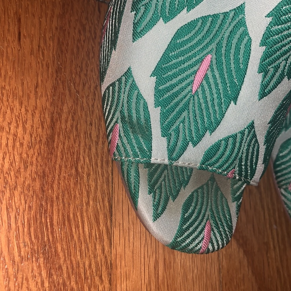 Urban Outfitters leaf mule heels - Picture 3 of 4